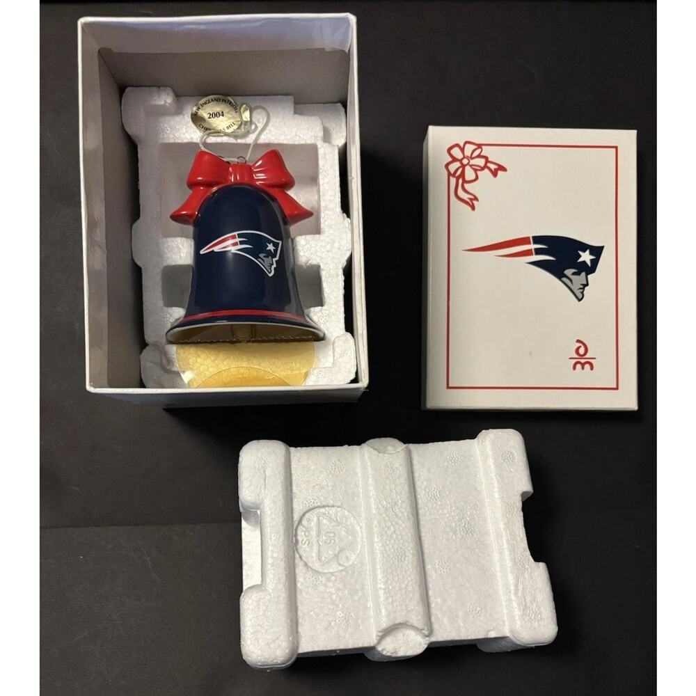 New England Patriots Danbury Mint Christmas Ornament 2004 Bell Super Bowl Champs